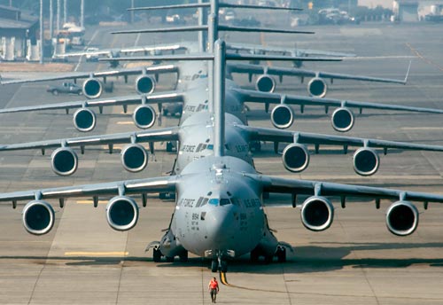 Photograph of lineup of American C-17 Globemaster III jet-powered military transports at-the-ready